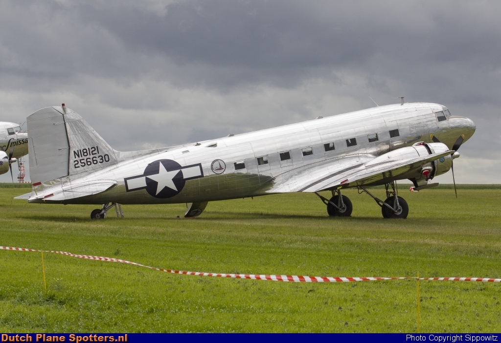N18121 Douglas DC3 Private by Sippowitz