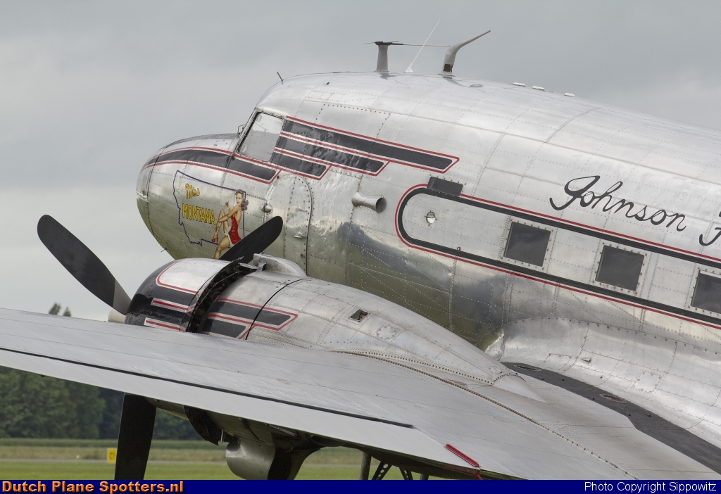 NC24320 Douglas DC3 Private by Sippowitz