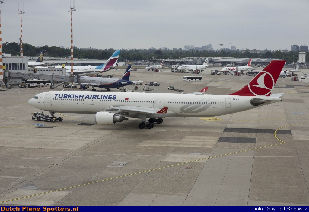 TC-JNS Airbus A330-300 Turkish Airlines by Sippowitz