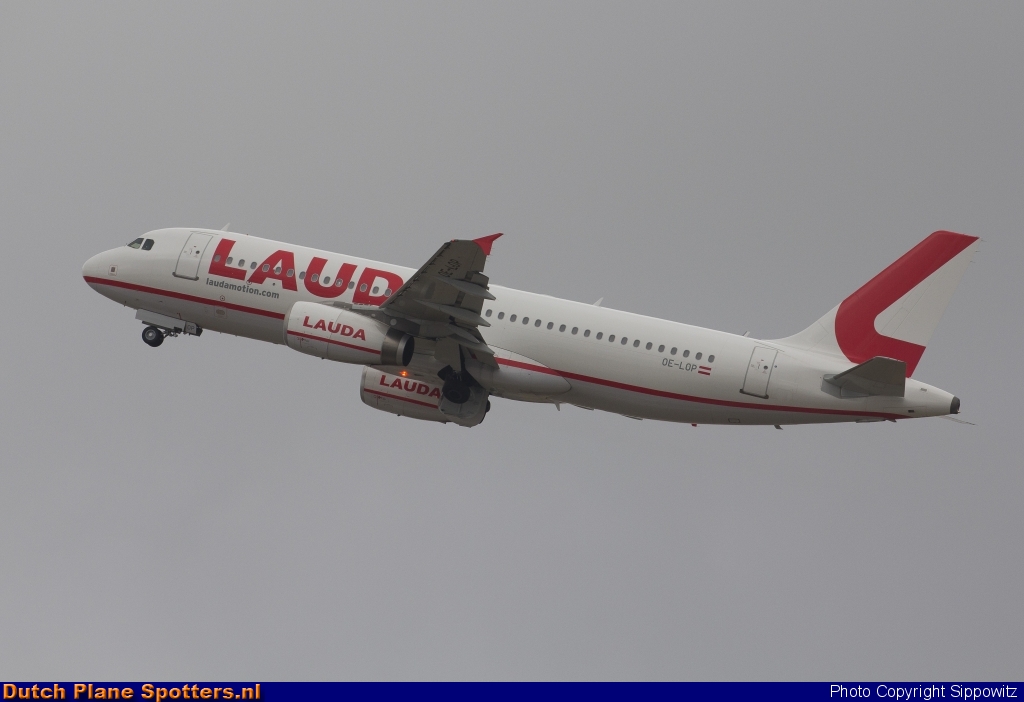 OE-LOP Airbus A320 LaudaMotion by Sippowitz