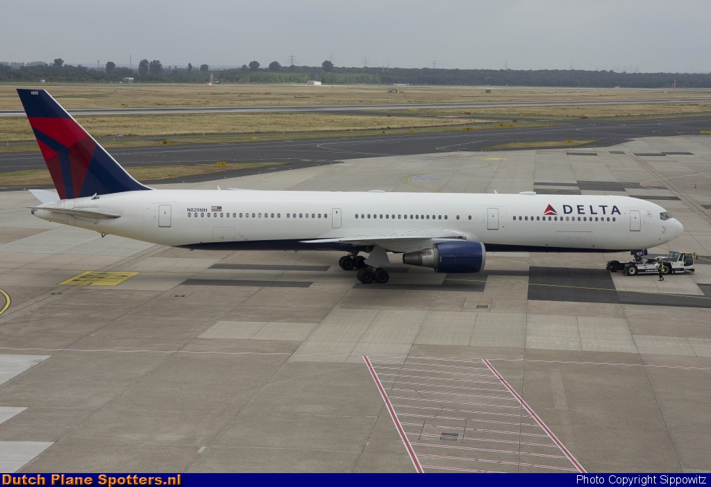N829MH Boeing 767-400 Delta Airlines by Sippowitz