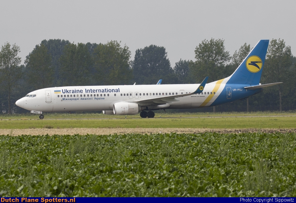 UR-PSJ Boeing 737-900 Ukraine International Airlines by Sippowitz