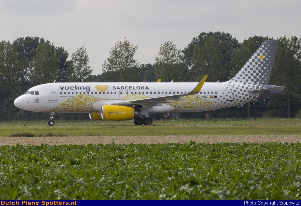 EC-MNZ Airbus A320 Vueling.com by Sippowitz