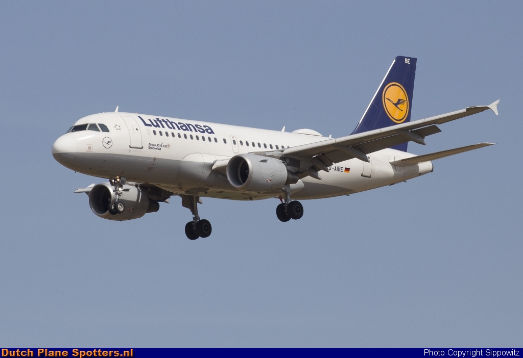 D-AIBE Airbus A319 Lufthansa by Sippowitz
