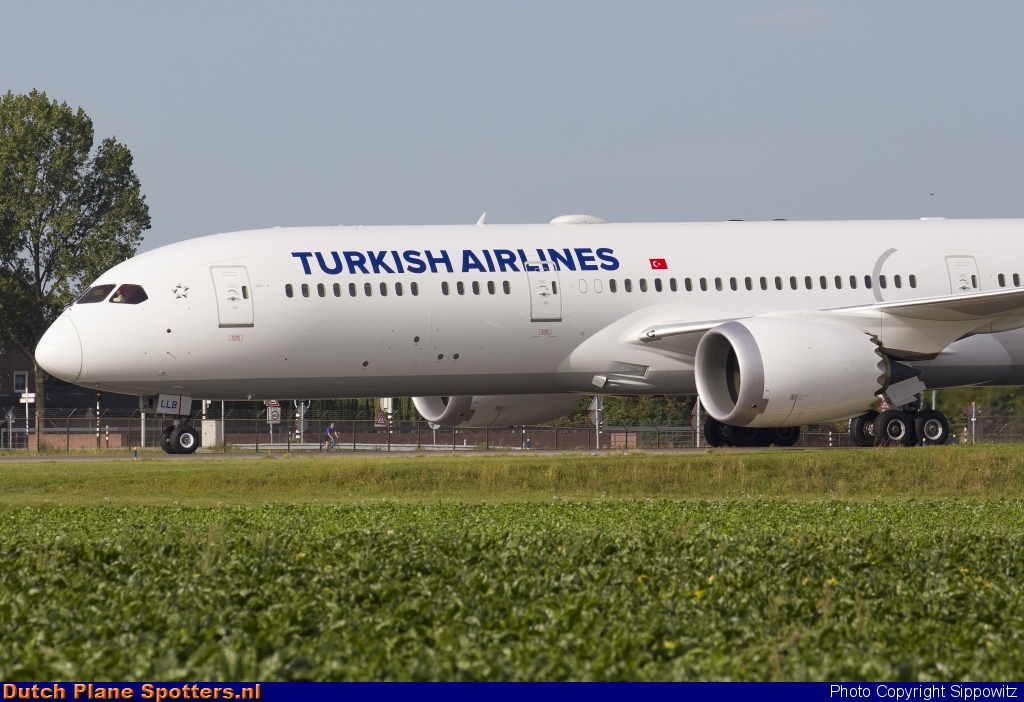 TC-LLB Boeing 787-9 Dreamliner Turkish Airlines by Sippowitz