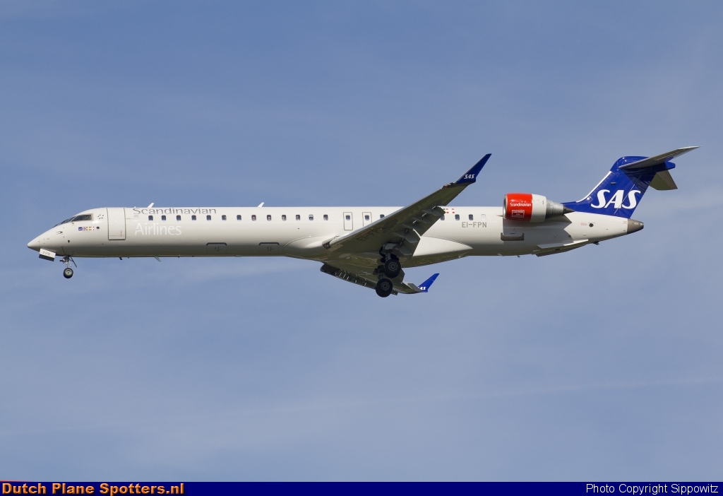 EI-FPN Bombardier Canadair CRJ900 SAS Scandinavian Airlines by Sippowitz