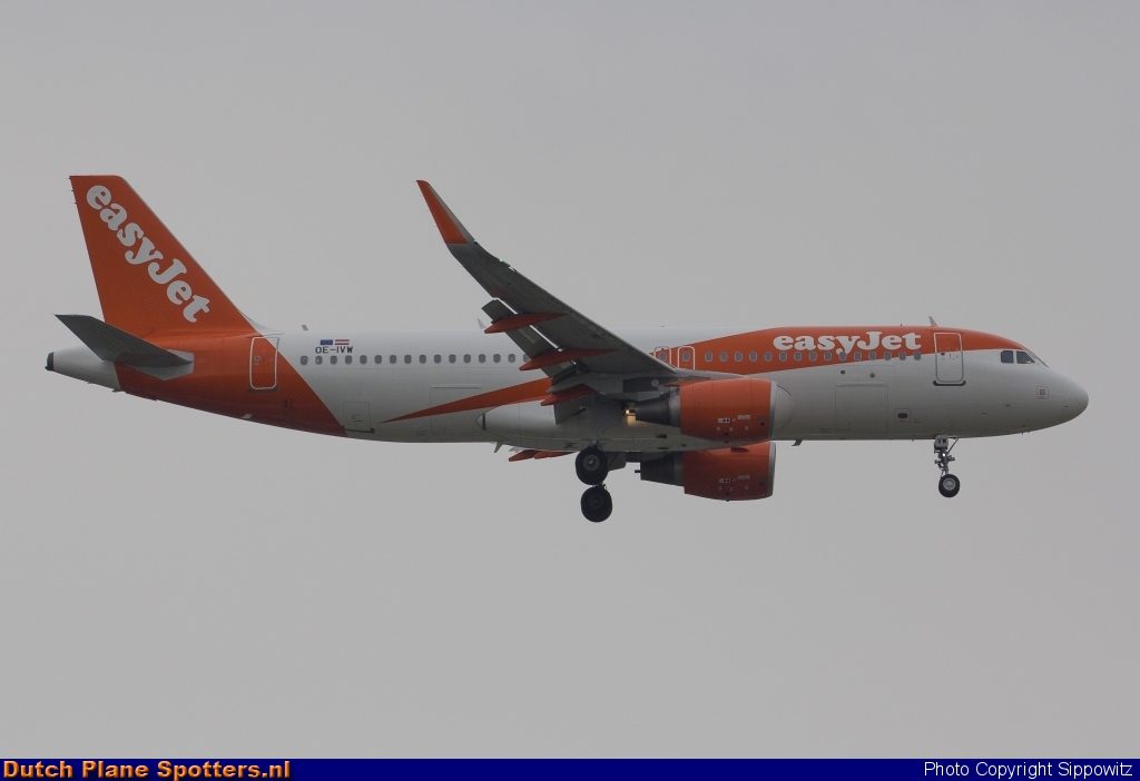 OE-IVW Airbus A320 easyJet Europe by Sippowitz