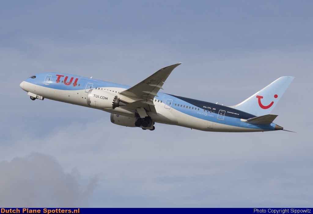 PH-TFL Boeing 787-8 Dreamliner TUI Airlines Netherlands by Sippowitz