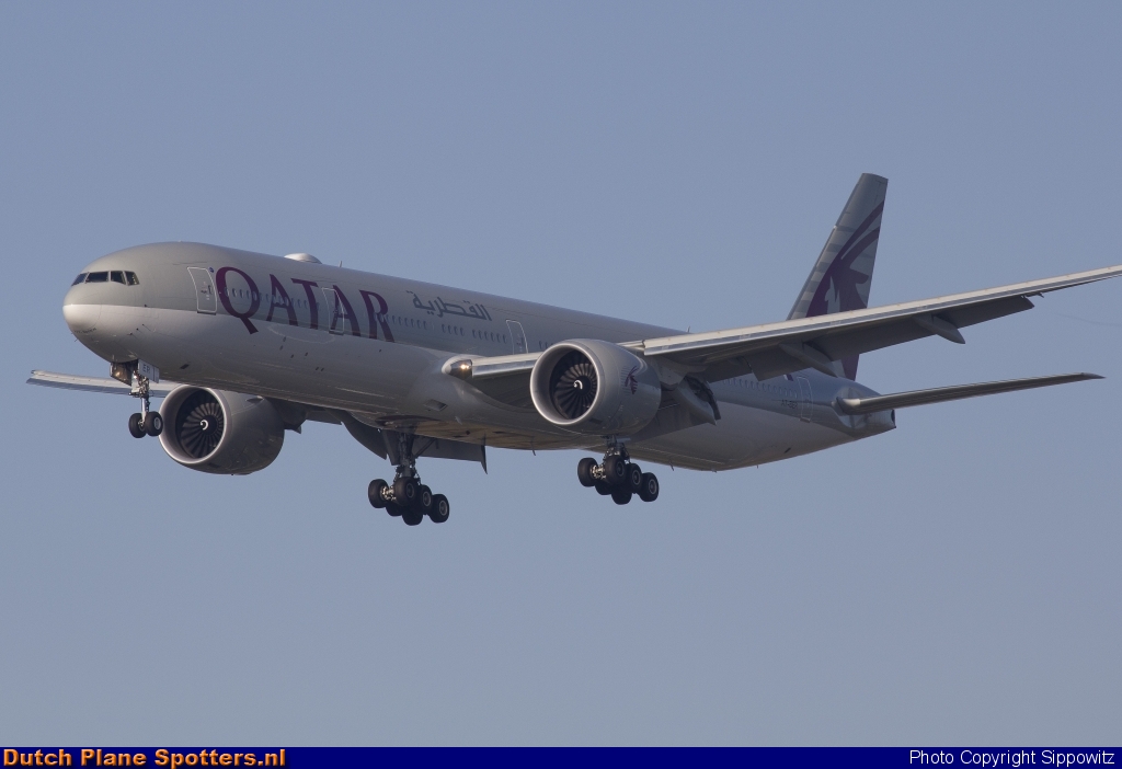 A7-BER Boeing 777-300 Qatar Airways by Sippowitz