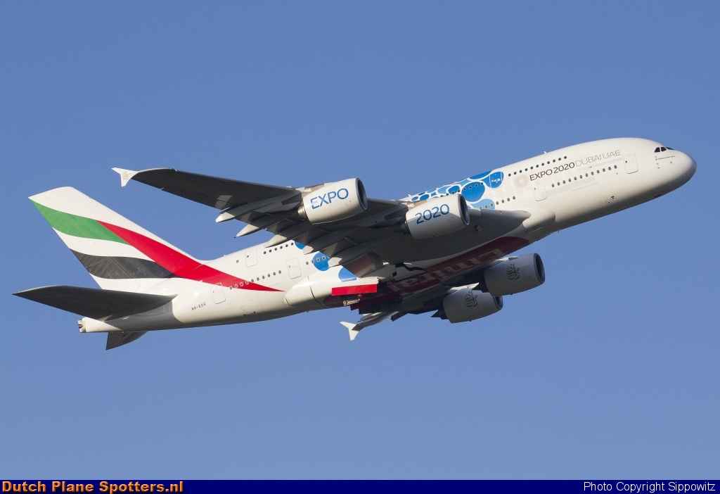 A6-EOS Airbus A380-800 Emirates by Sippowitz