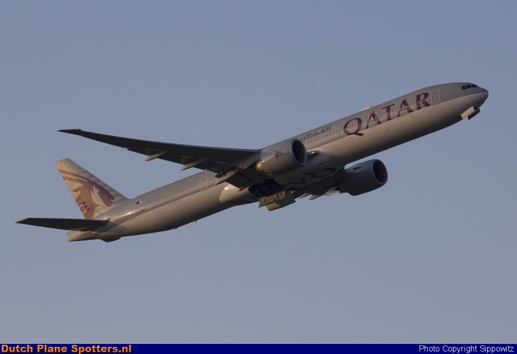 A7-BEP Boeing 777-300 Qatar Airways by Sippowitz
