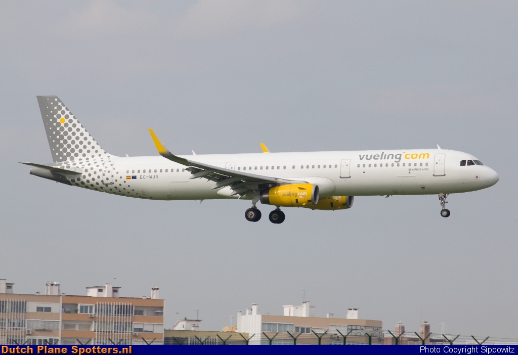 EC-MJR Airbus A321 Vueling.com by Sippowitz