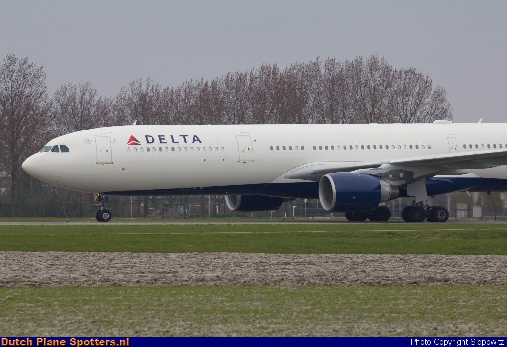 N806NW Airbus A330-300 Delta Airlines by Sippowitz