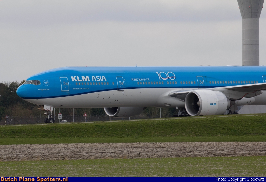 PH-BVC Boeing 777-300 KLM Royal Dutch Airlines by Sippowitz