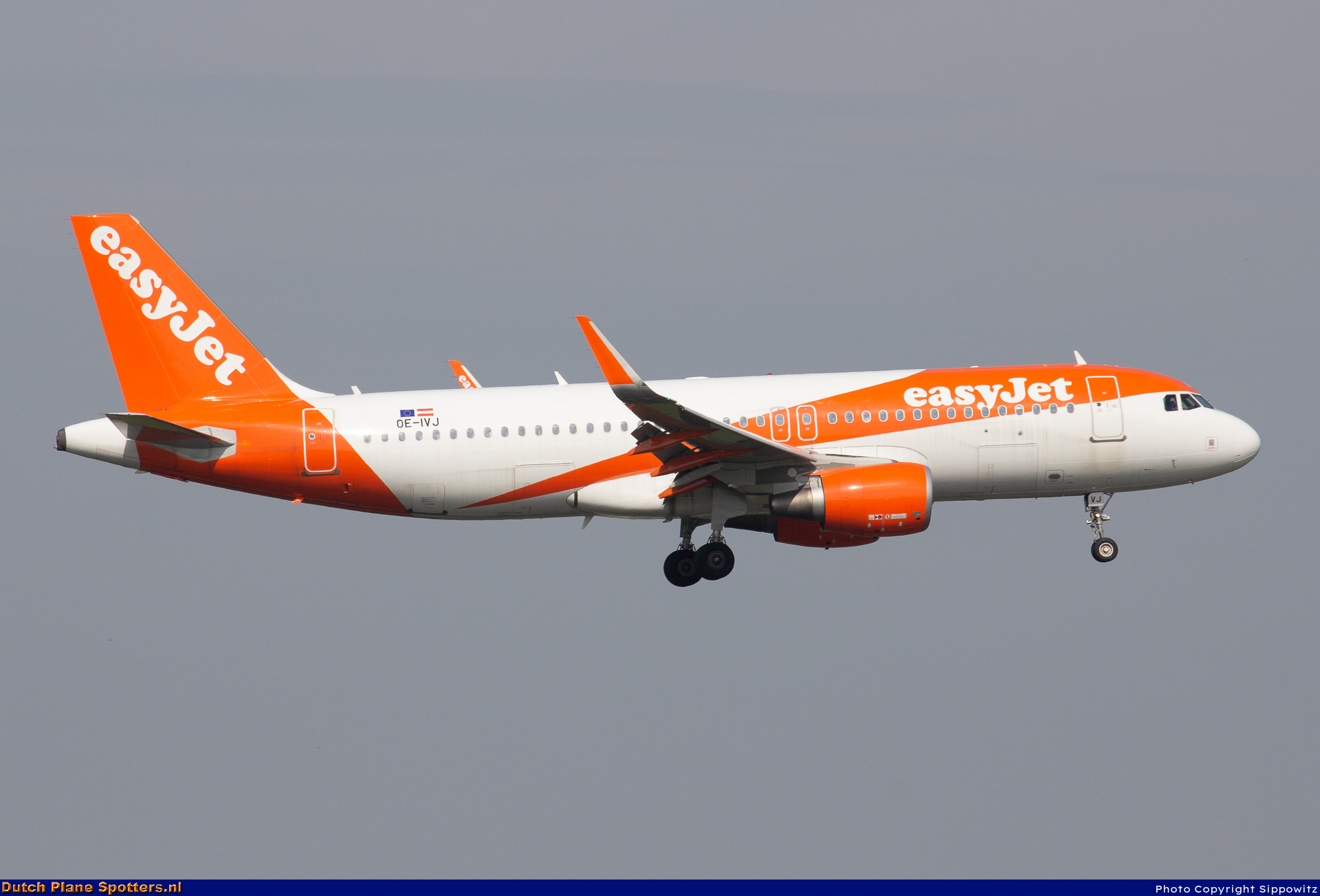 OE-IVJ Airbus A320 easyJet Europe by Sippowitz