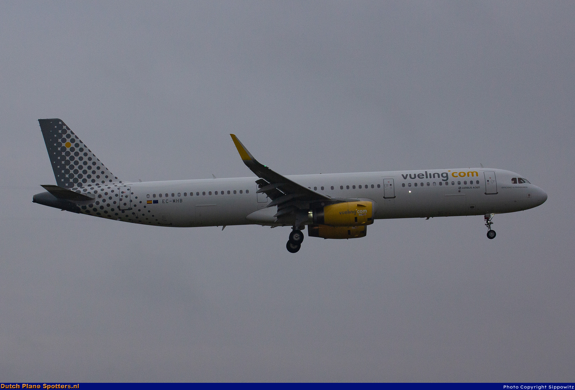 EC-MHB Airbus A321 Vueling.com by Sippowitz