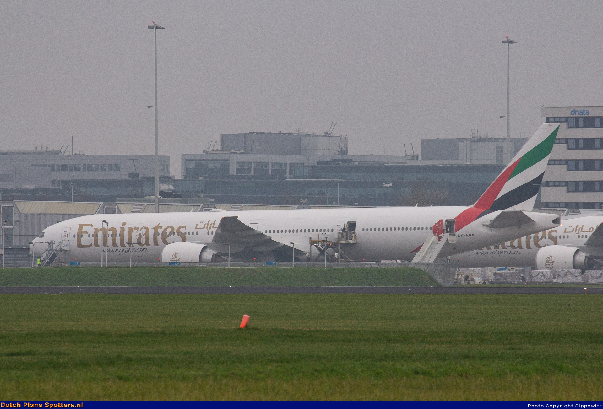 A6-EGN Boeing 777-300 Emirates by Sippowitz