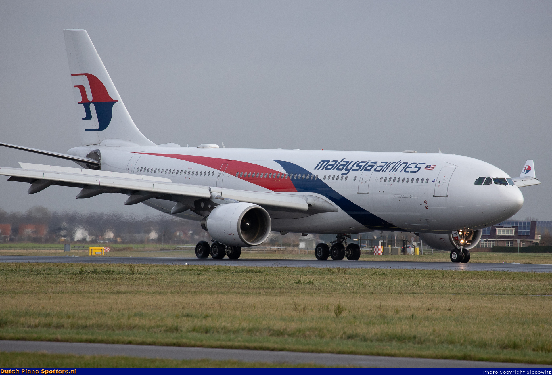 9M-MTU Airbus A330-200 Malaysia Airlines by Sippowitz
