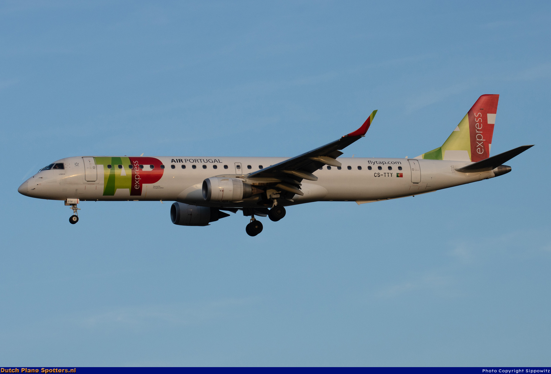 CS-TTY Embraer 195 PGA Portugalia Airlines (TAP Express) by Sippowitz
