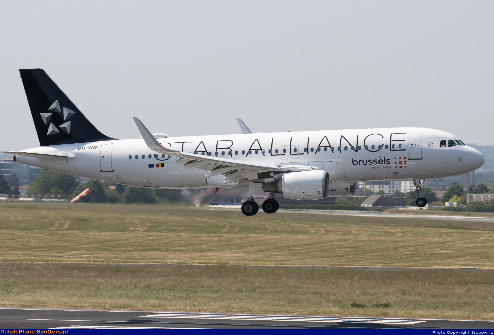 OO-SNP Airbus A320 Brussels Airlines by Sippowitz