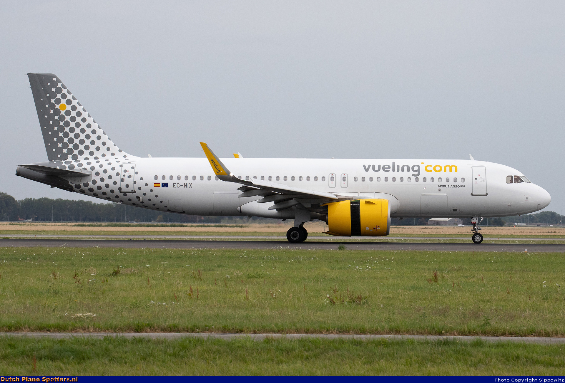 EC-NIX Airbus A320neo Vueling.com by Sippowitz