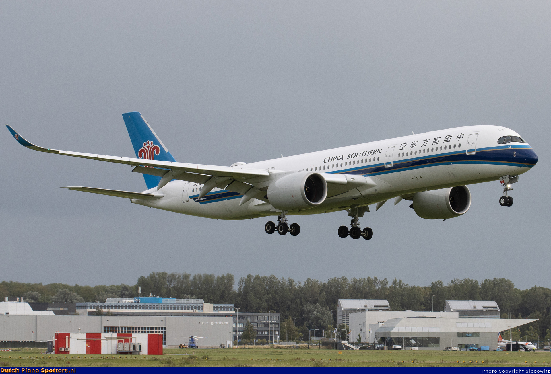 B-32ED Airbus A350-900 China Southern by Sippowitz