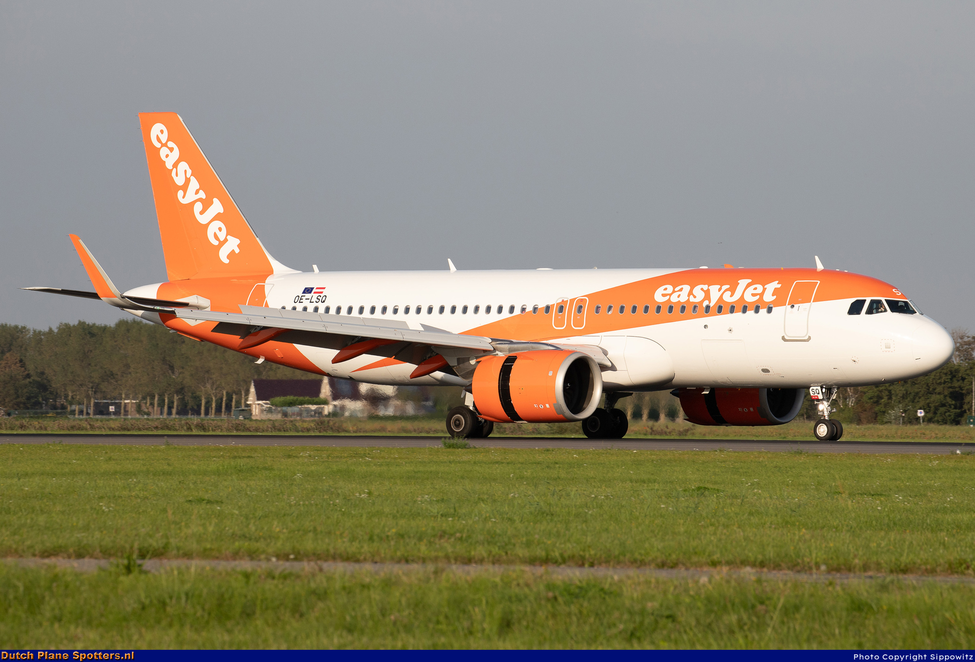 OE-LSQ Airbus A320neo easyJet Europe by Sippowitz