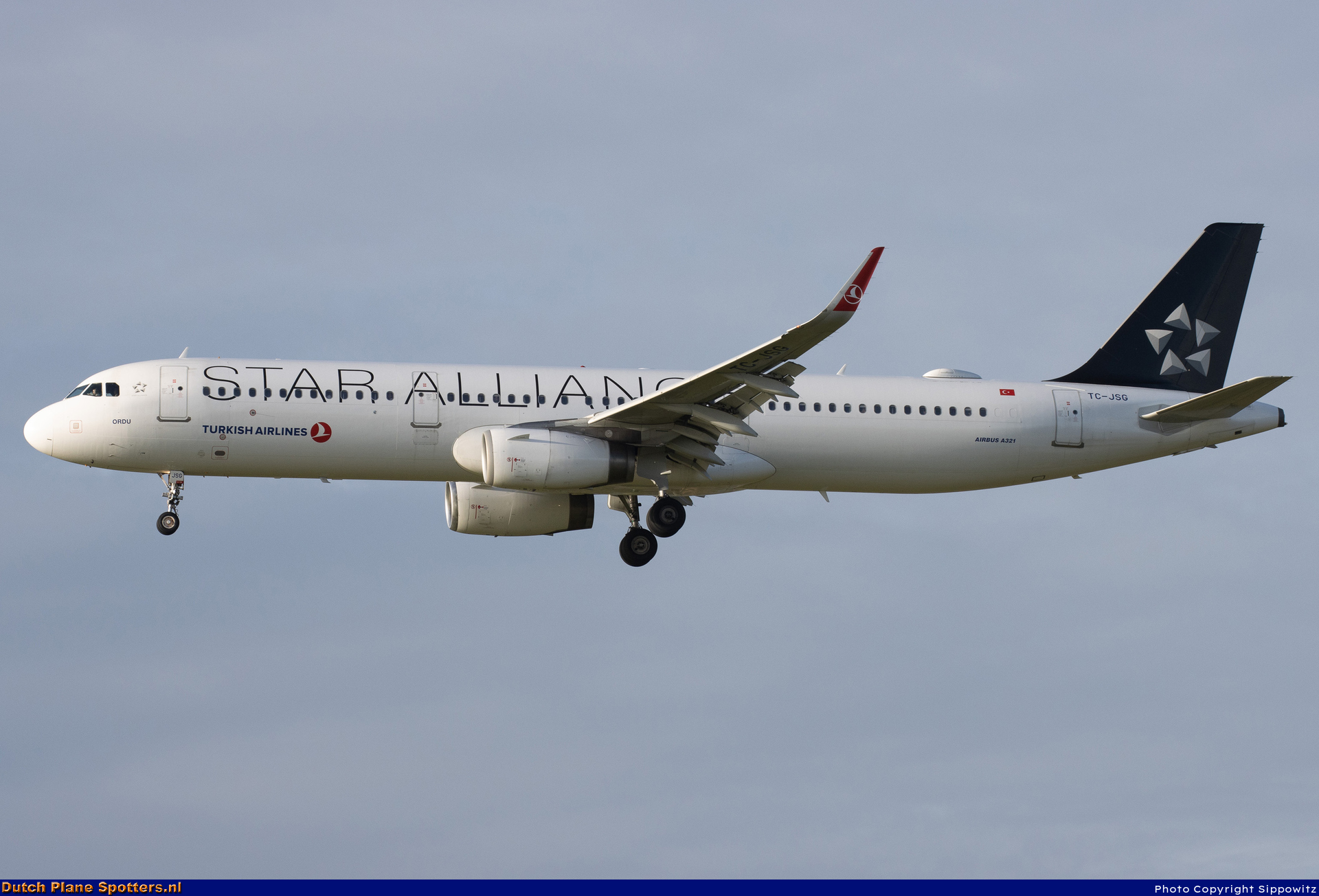 TC-JSG Airbus A321 Turkish Airlines by Sippowitz