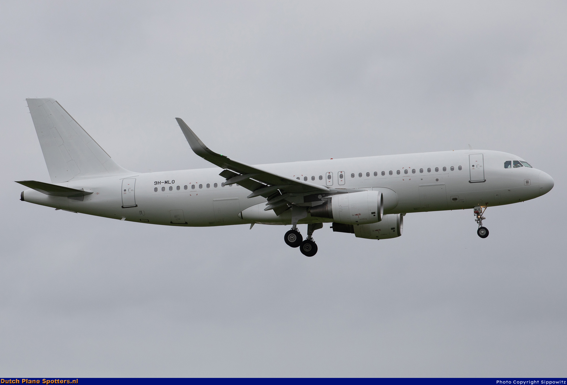 9H-MLO Airbus A320 Avion Express Malta by Sippowitz