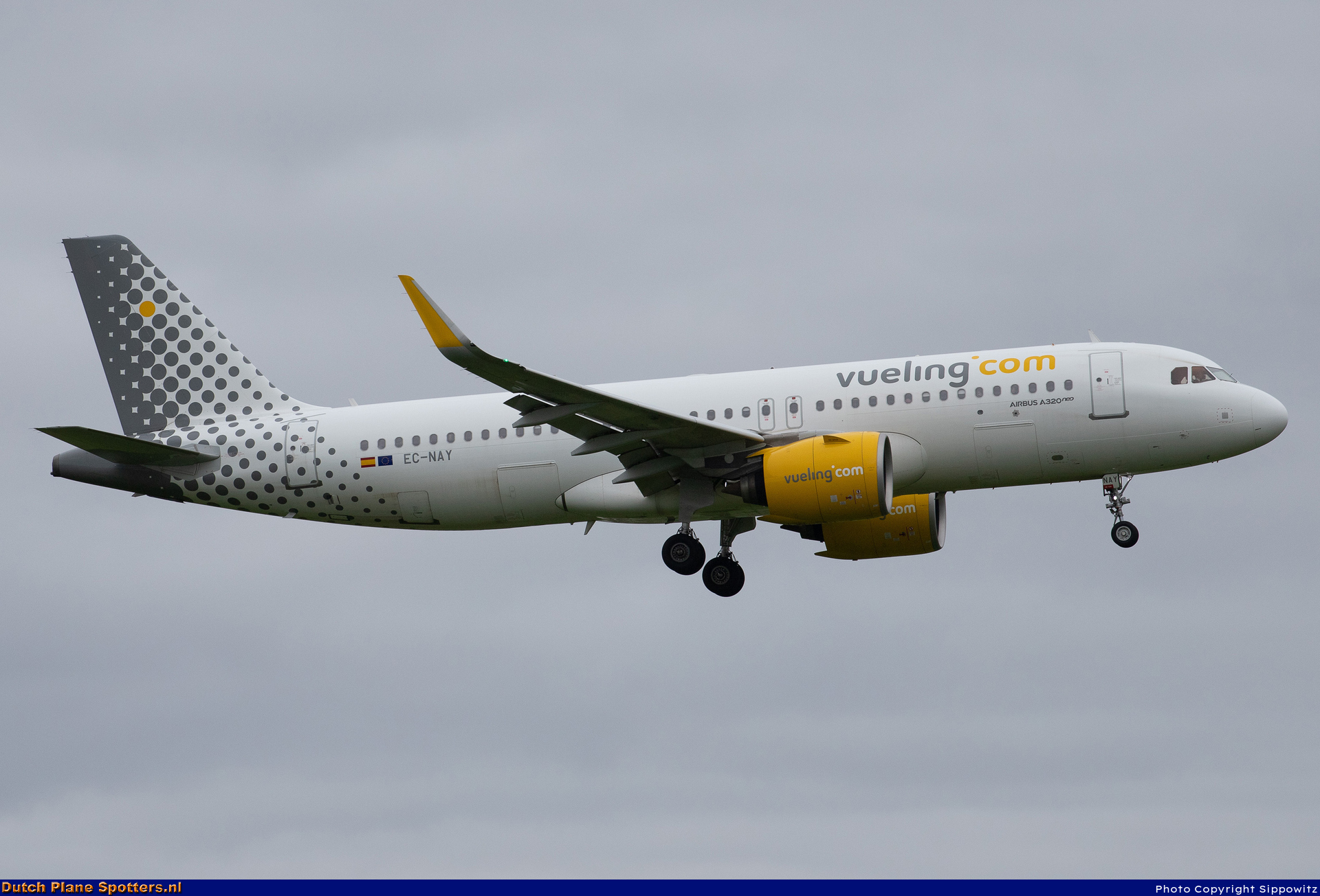 EC-NAY Airbus A320neo Vueling.com by Sippowitz
