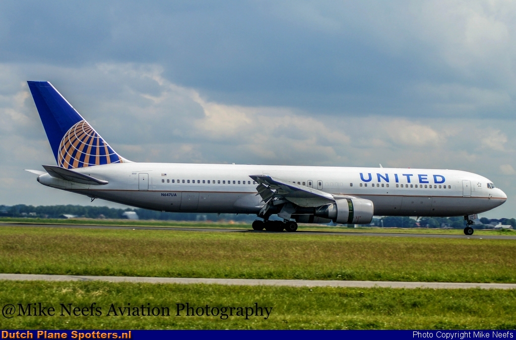 N647UA Boeing 767-300 United Airlines by Mike Neefs