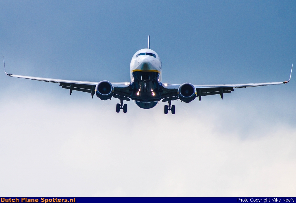EI-DLV Boeing 737-800 Ryanair by Mike Neefs