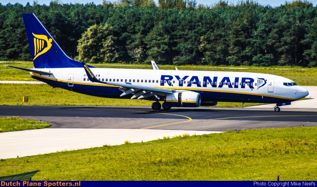 EI-DHS Boeing 737-800 Ryanair by Mike Neefs