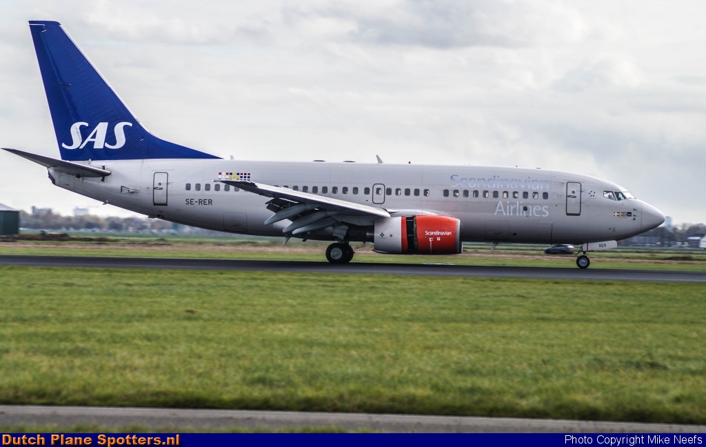 SE-RER Boeing 737-700 SAS Scandinavian Airlines by Mike Neefs