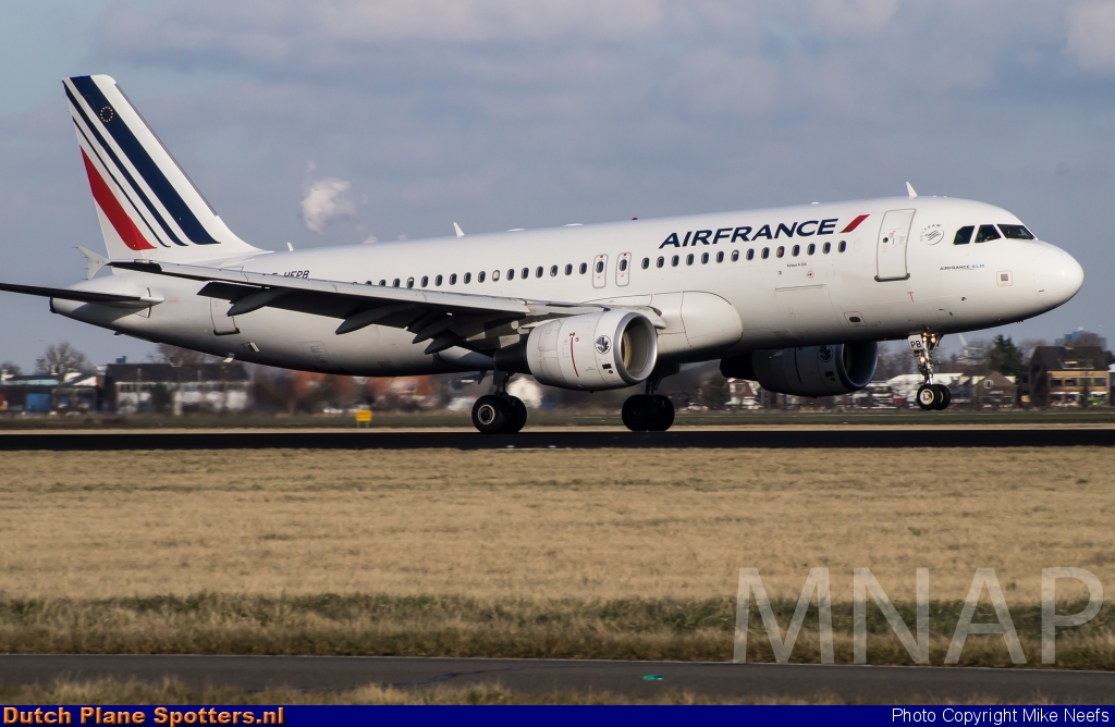 F-HEPB Airbus A320 Air France by Mike Neefs