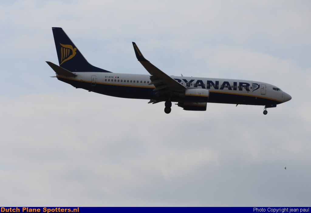 EI-DYR Boeing 737-800 Ryanair by jean paul