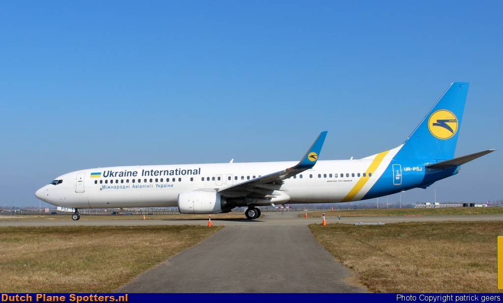 UR-PSJ Boeing 737-900 Ukraine International Airlines by patrick geers