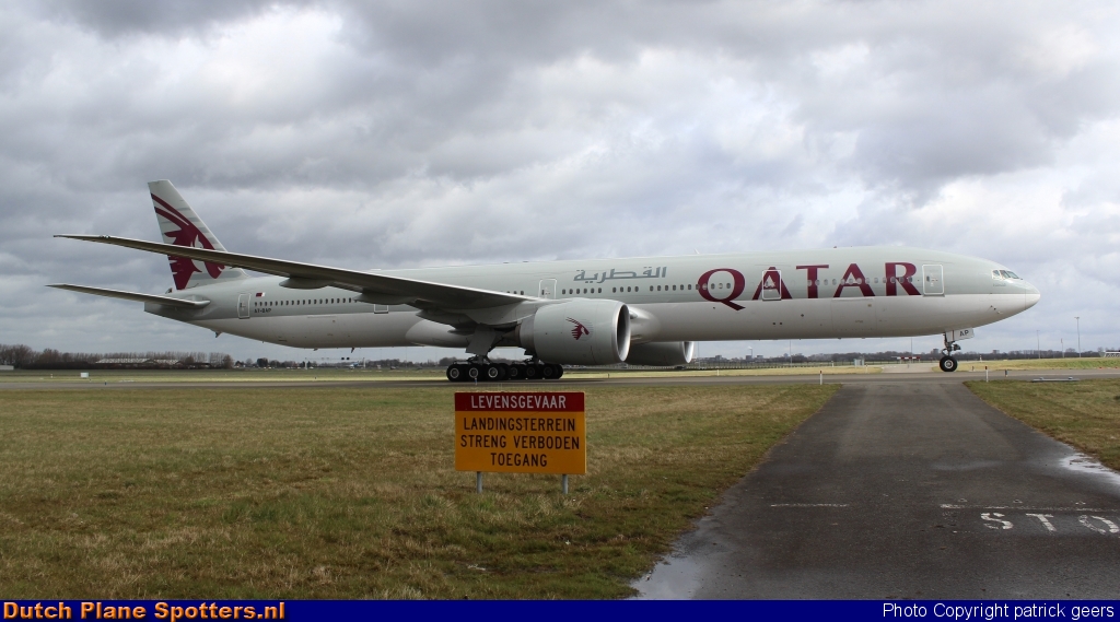 A7-BAP Boeing 777-300 Qatar Airways by patrick geers