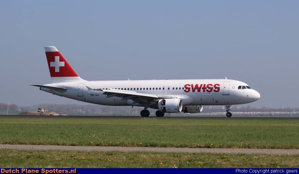 HB-IJJ Airbus A320 Swiss International Air Lines by patrick geers