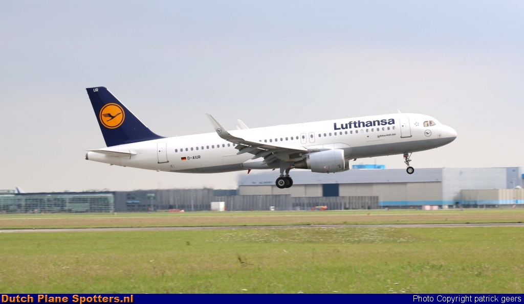 D-AIUR Airbus A320 Lufthansa by patrick geers