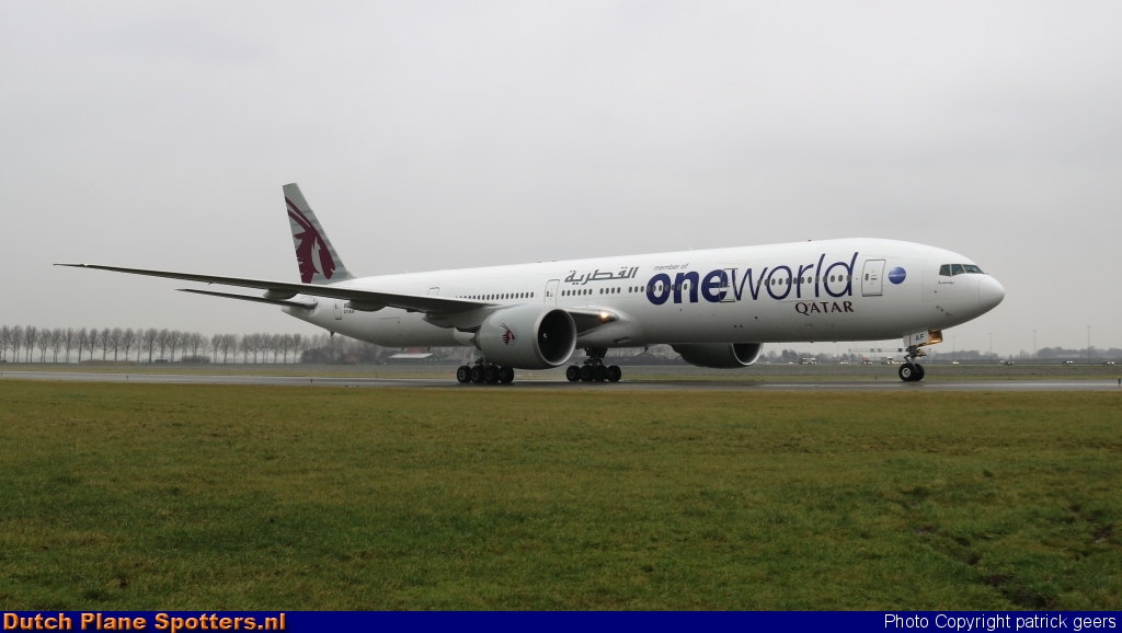 A7-BAF Boeing 777-300 Qatar Airways by patrick geers