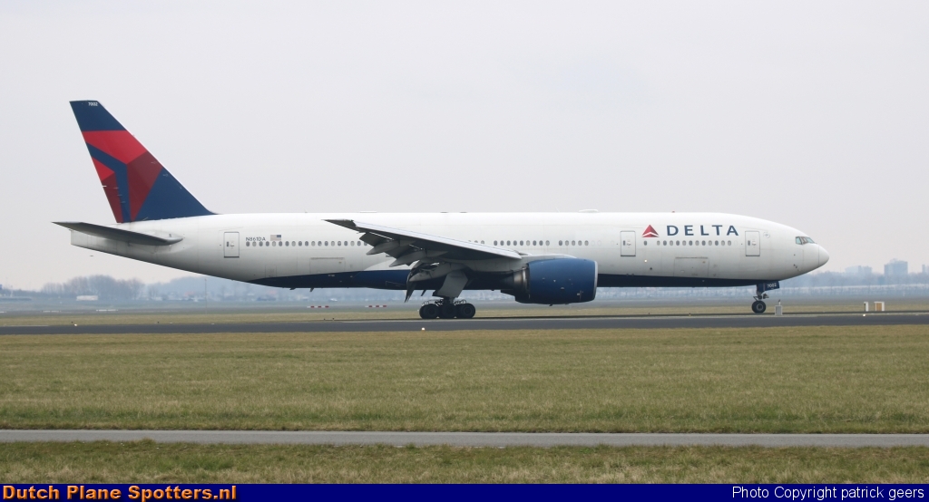 N861DA Boeing 777-200 Delta Airlines by patrick geers