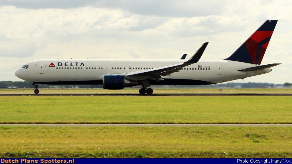 N1602 Boeing 767-300 Delta Airlines by HansFXX