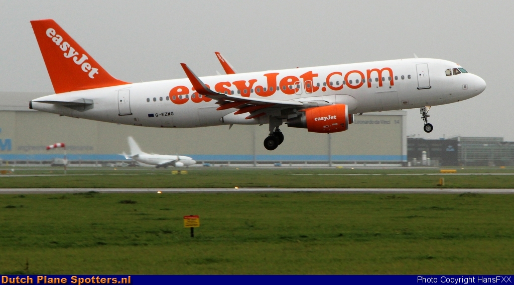 G-EZWG Airbus A320 easyJet by HansFXX
