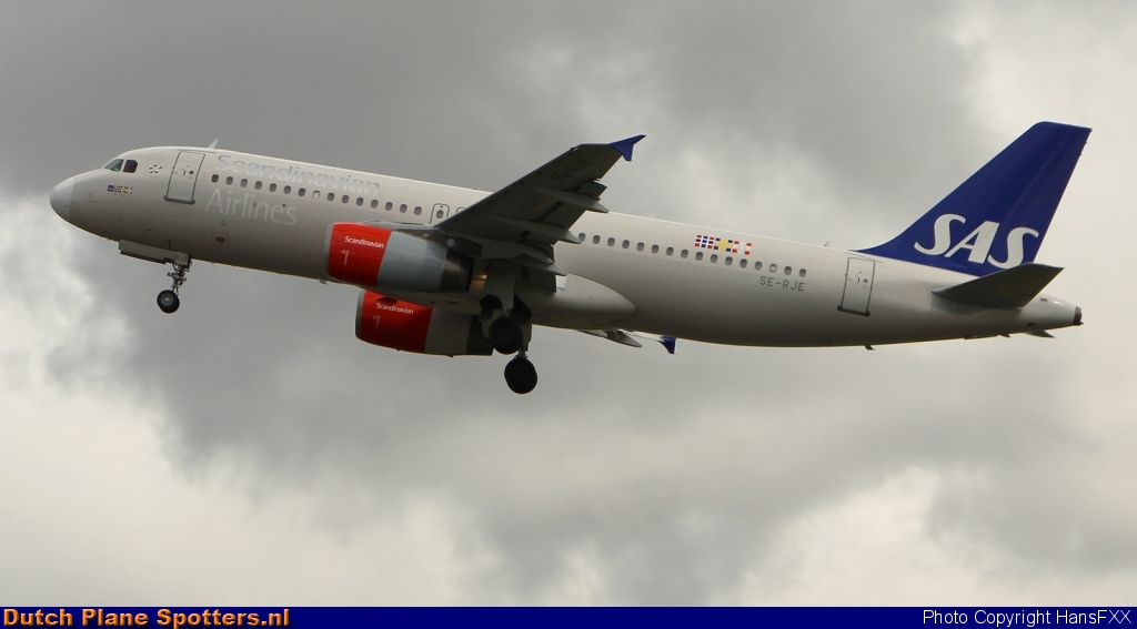 SE-RJE Airbus A320 SAS Scandinavian Airlines by HansFXX