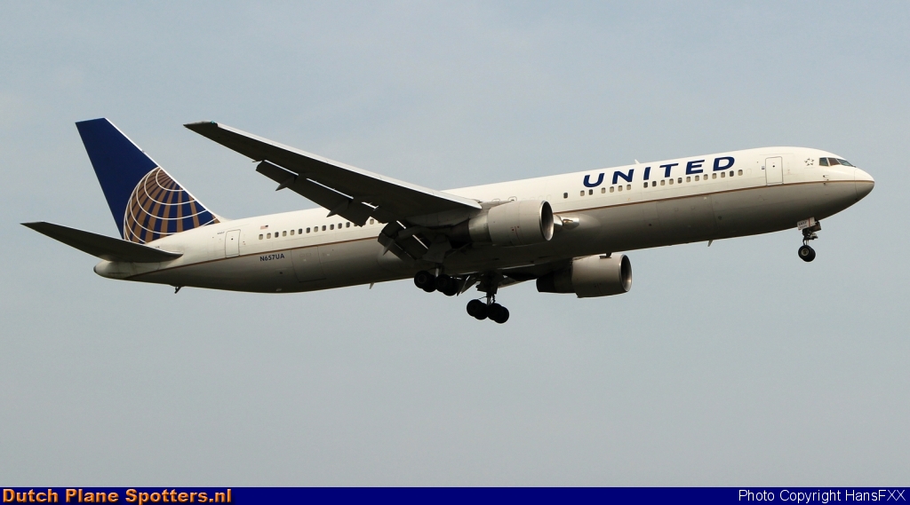 N657UA Boeing 767-300 United Airlines by HansFXX