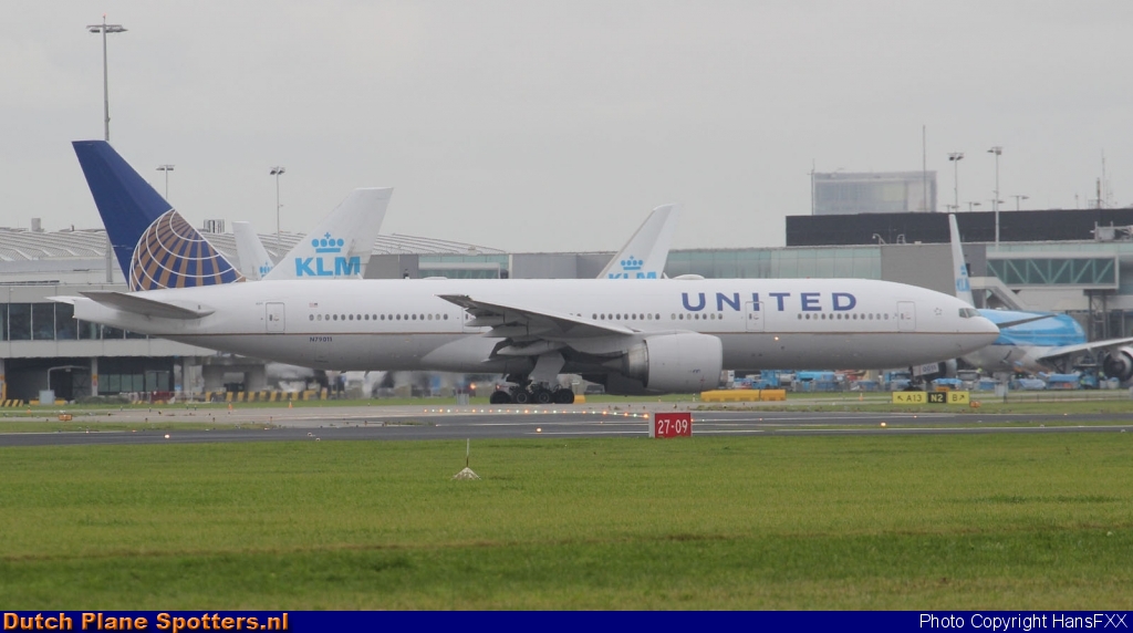 N79011 Boeing 777-200 United Airlines by HansFXX