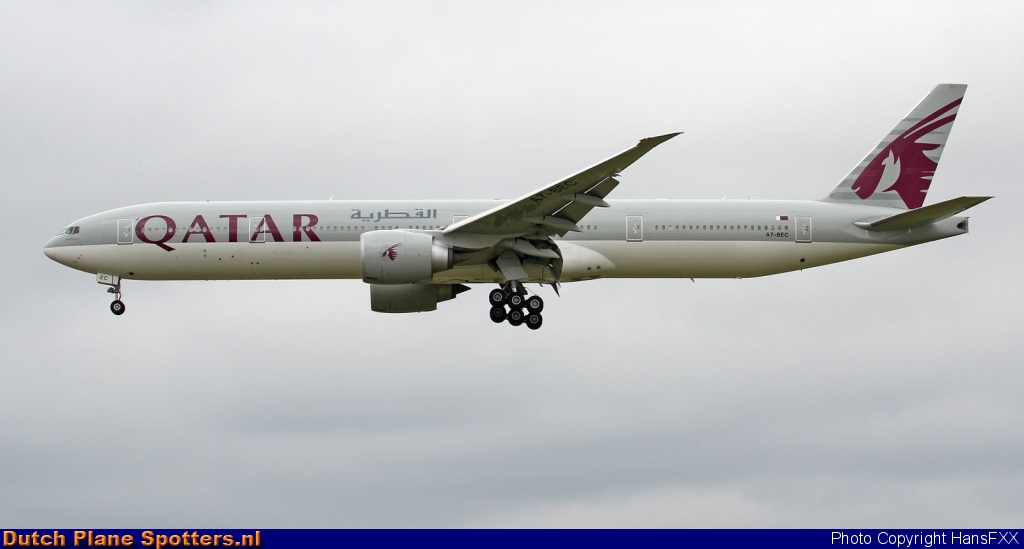 A7-BEC Boeing 777-300 Qatar Airways by HansFXX