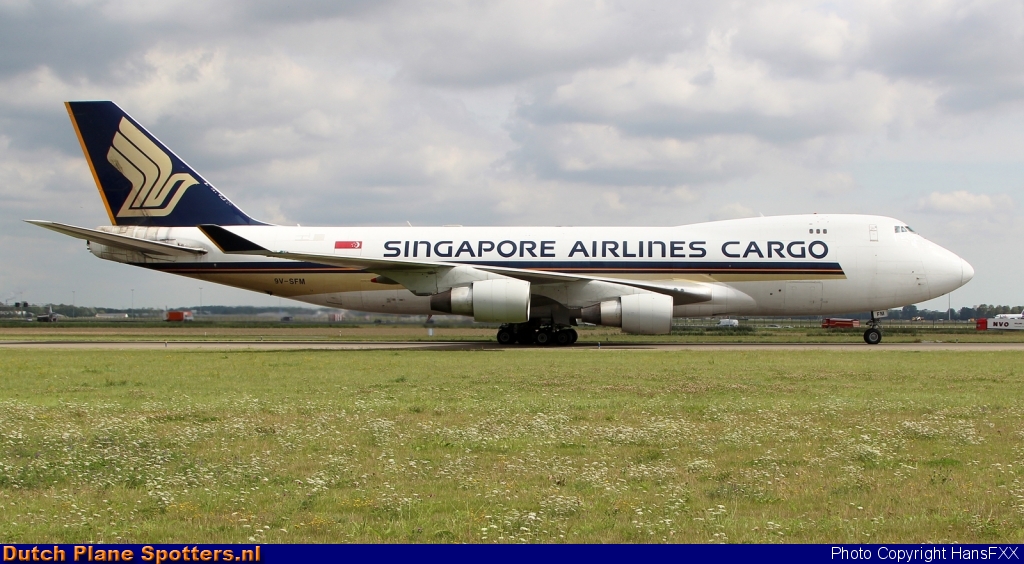9V-SFM Boeing 747-400 Singapore Airlines Cargo by HansFXX