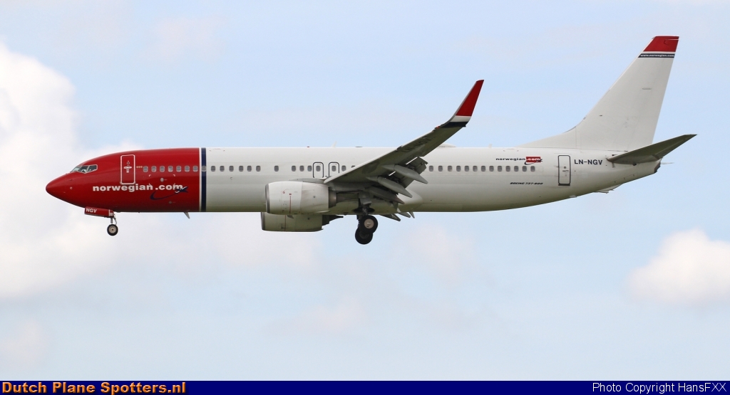 LN-NGV Boeing 737-800 Norwegian Air Shuttle by HansFXX